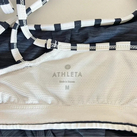 Athleta Hyper Stripe Energize Tank Navy Blue and White Size Medium - Picture 8 of 8